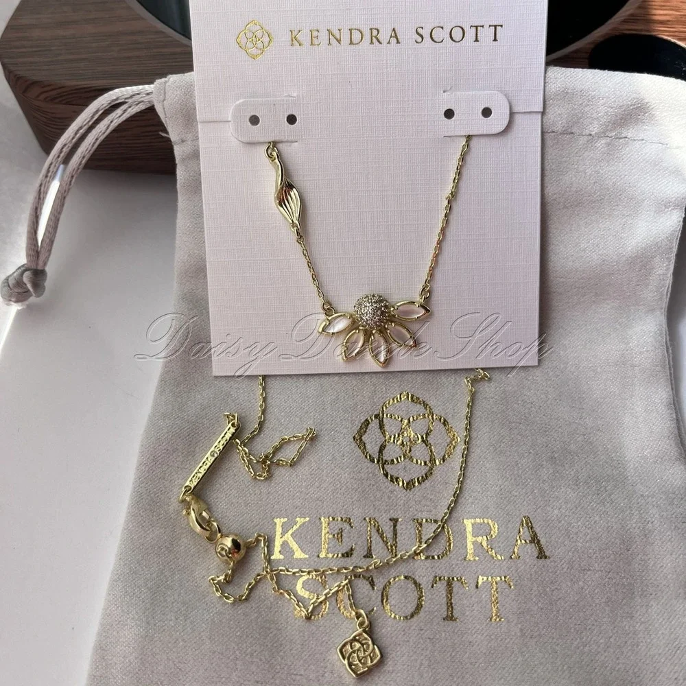 ✨New Kendra Scott Ivory Gold Plated Anya Flower Short Pendant Necklace 🌼